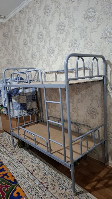 Кроват детскиий двух ярусный