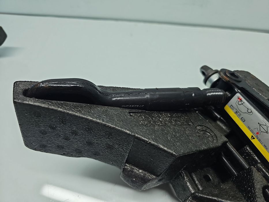 Set cric si cheie Volkswagen Golf 7 (5G) [Fabr 2014-prezent] 5G001211