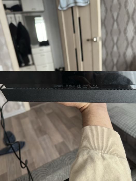Продам Playstation 4 на запчасти