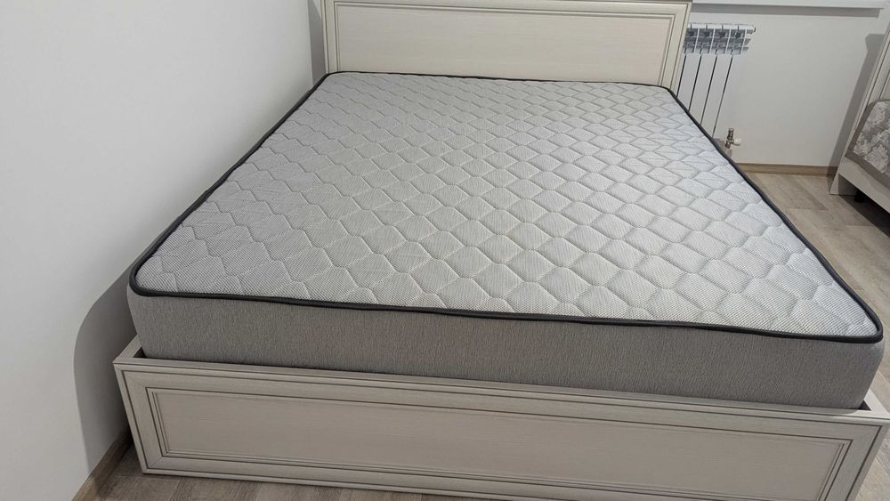 Продам новая двуспальная кровать с новым матрасом 160*200 см, Беларусь