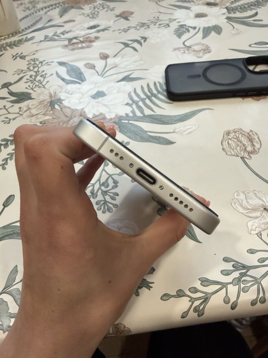 iPhone 17 256GB – като нов, с гаранция до 03.03.2027