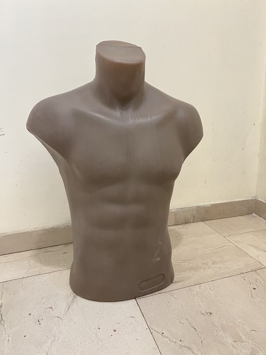 Манекен за витрина