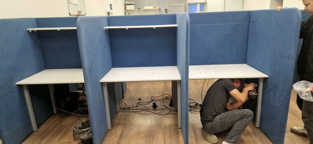 Столы с мягкими перегородками