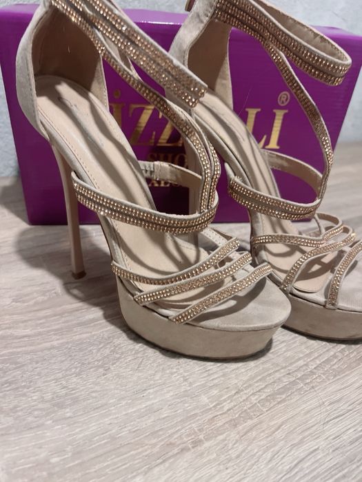 Елегантни дамски сандали