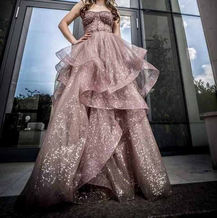 Абитуриенска рокля