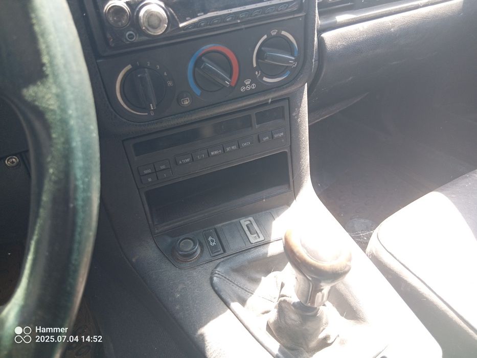 Продавам BMW e36 седан m44 b19 is на части
