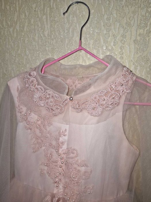 Платье розовое с накидкой