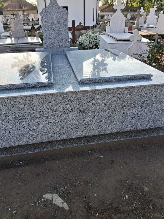 Executam lucrari din monumente funerare din granit,marmura,mozaic,marmura venetiana