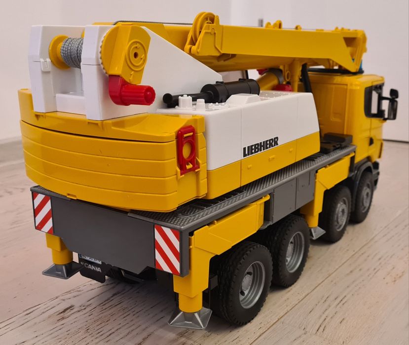 Macara Bruder Liebherr Scania