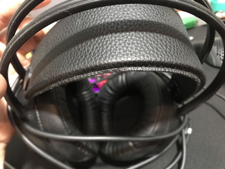 Продам проводные наушники