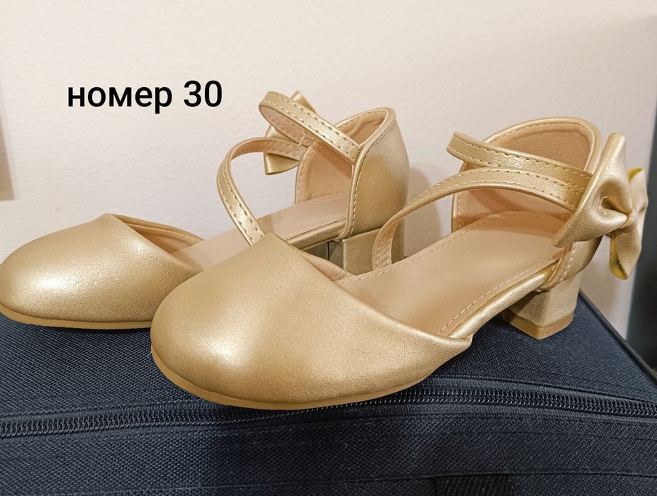 Рокля размер 140, обувки номер 30