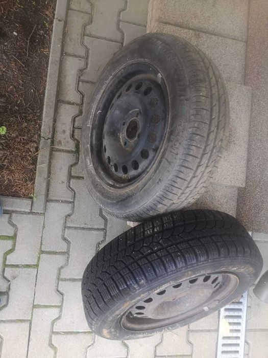 Vand caucicuri aproape noi