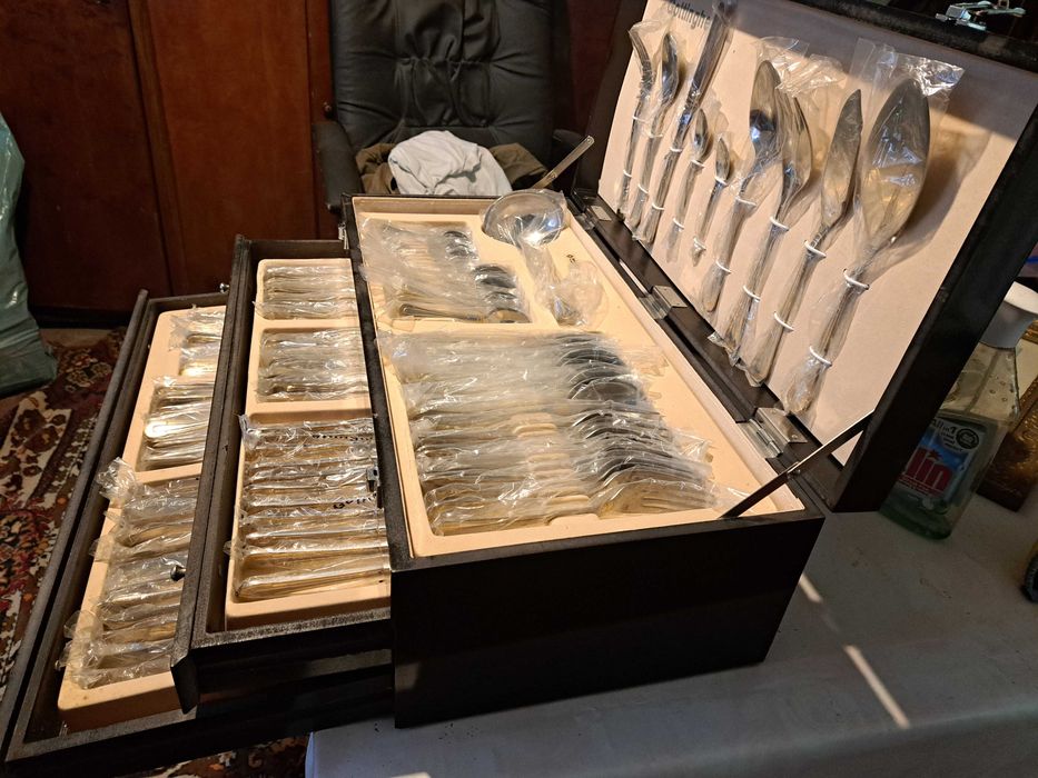 Vând set tacâmuri profesionale Gottinghen 124 piese