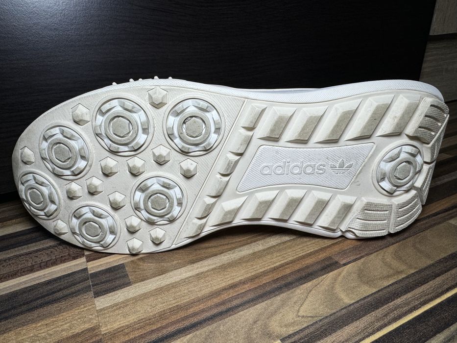 Pantofi Adidas noi 37 1/2