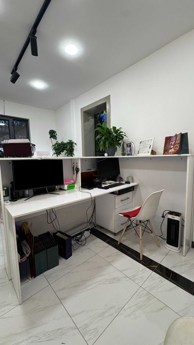 Стойка ресепшен белая