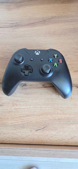 Xbox one 500GB с два контролера