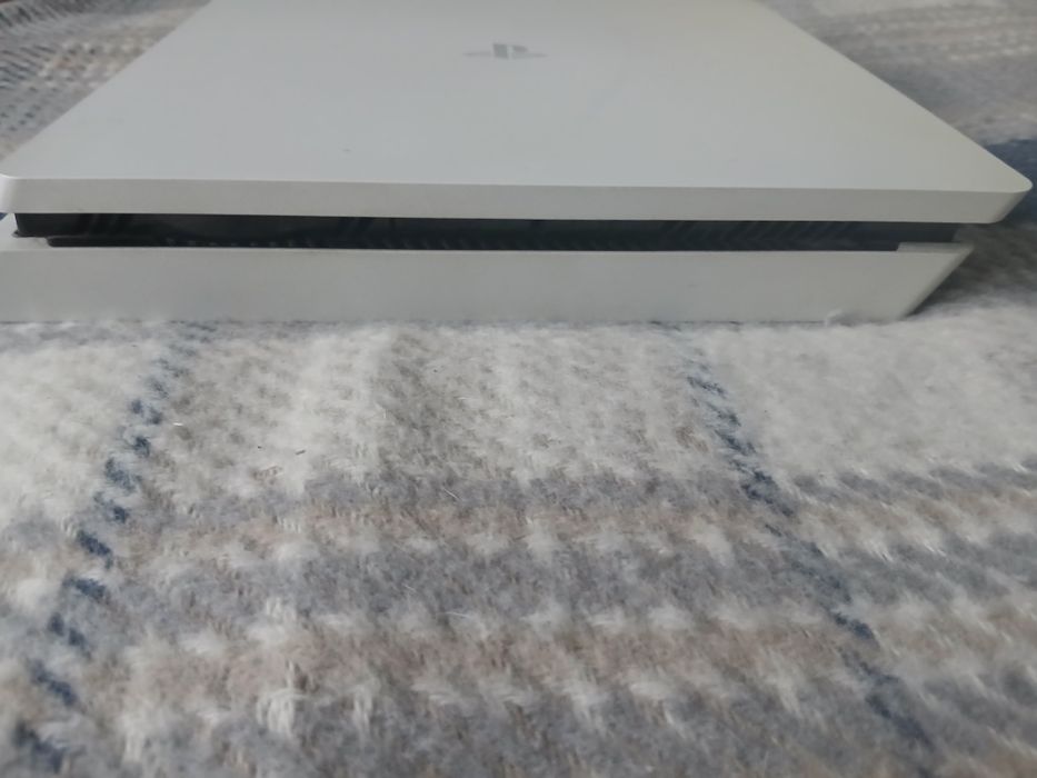 Vând ps 4 ca m-am luat ps 5