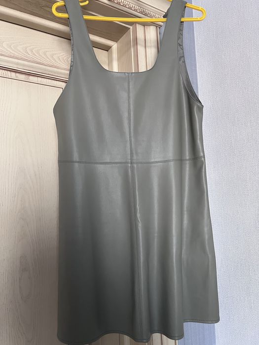 Продам женское платье  в отличном срстрянии .