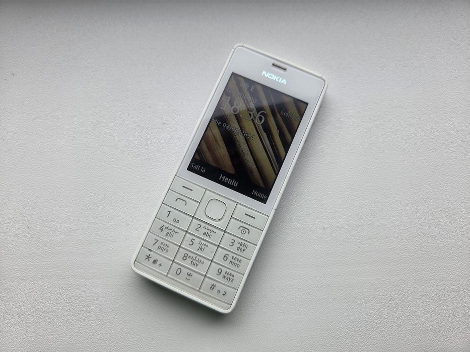 Nokia 515 - telefon simplu cu butoane