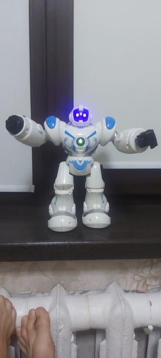 Игрушечный Робот