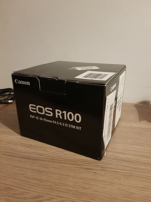 Canon Eos R100 +  obiectiv RF-S 18-45mm