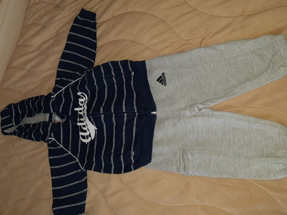 Бебешки комплект adidas 6- 9 месеца