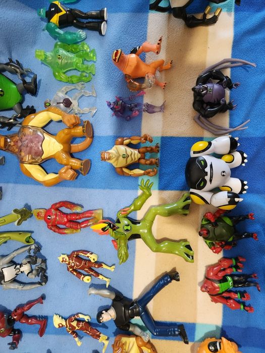 figurine rare ben 10 ,de preferat local