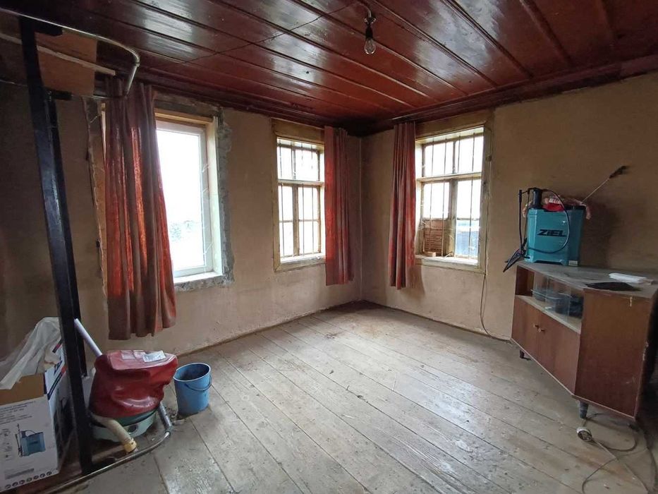 Двуетажна къща в село Драгижево