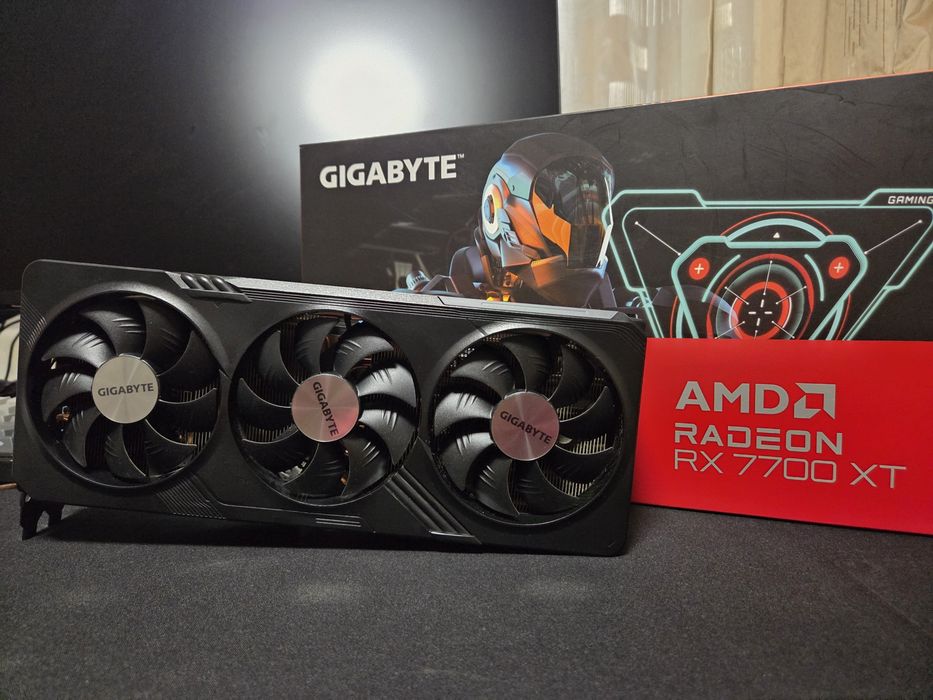 AMD Radeon RX 7700 XT