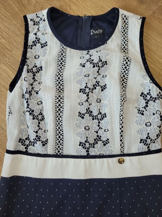 Стилна рокля на Lucy