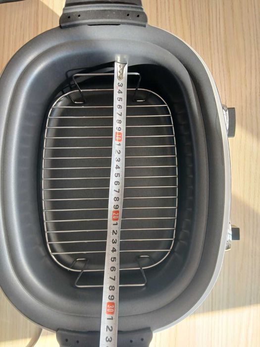 Овален уред за готвене.