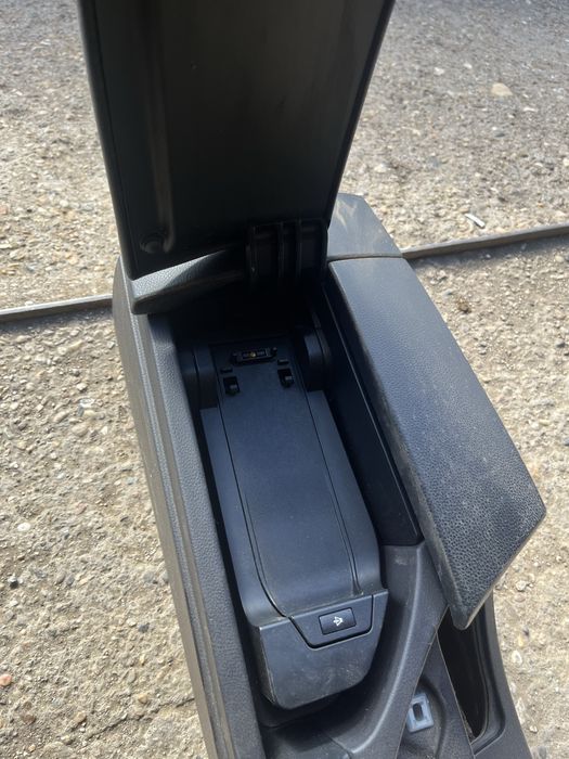 Кожен подлакътник за BMW E60