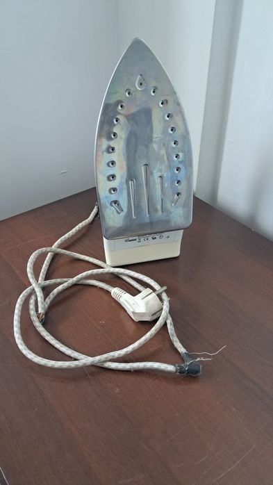 Продаю утюг работает идеально