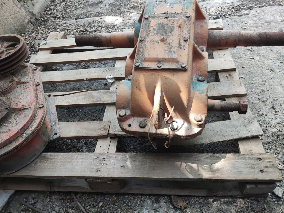 Продам большой Редуктор