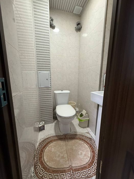 Юнусабад 4 квартал продаётся 4 комнатная 2этаж