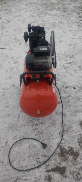 Compresor de aer  , 220 volti , 100 litri ,