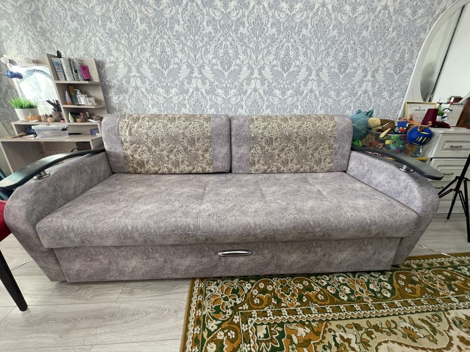 Продам диван в отличном состоянии, торг.