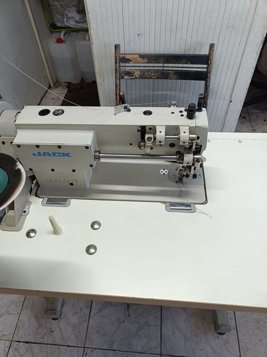 De vânzare masina de cusut Jack model 6380