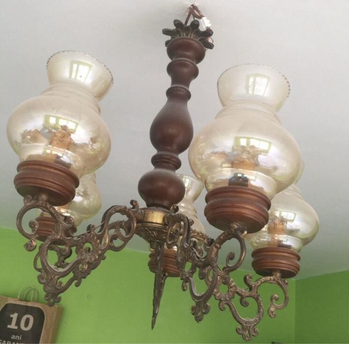Candelabru vechi din bronz , lemn de stejar si sticla