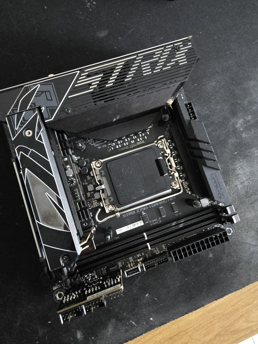 Placa de baza ROG z790 iTX DDR5