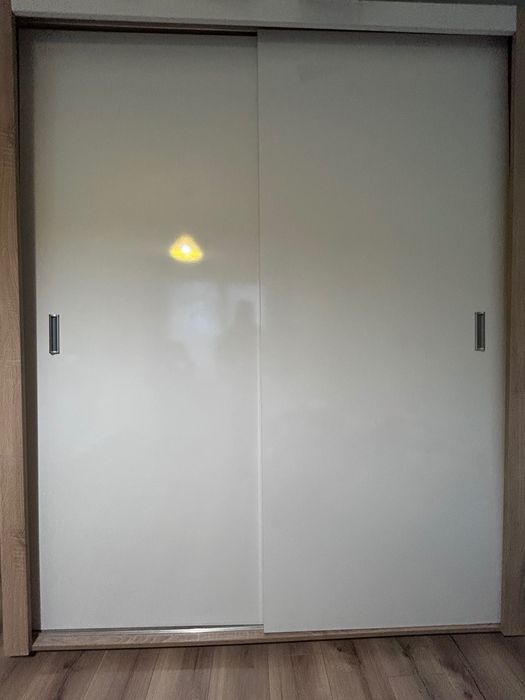 Гардероб с плъзгащи врати