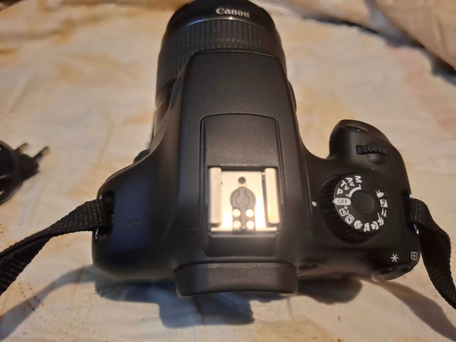 Фотоапарат Canon 4000D с обектив 18-55мм 1:3,5-5,6 III