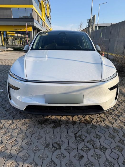 Tesla Model Y Tesla Model Y - Juniper - Dual Motor Long Range - 2025