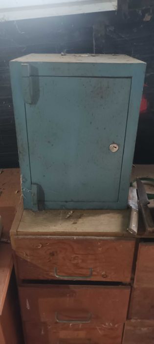 Продавам две каси