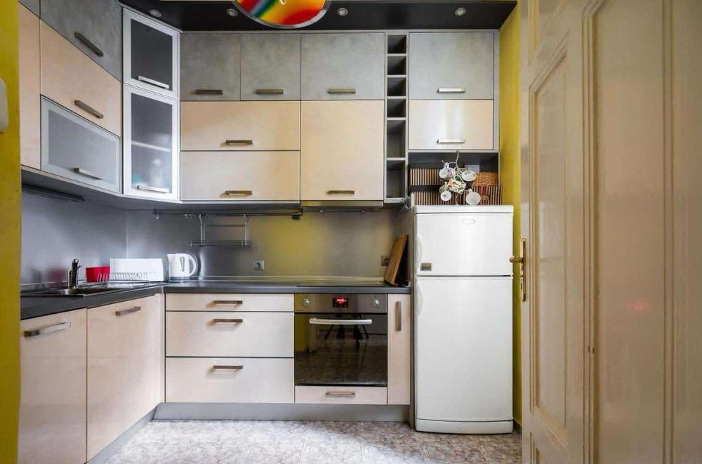 Дава се под наем Тристаен апартамент в София, Център - 100 кв.м за 950 € - Снимка #2