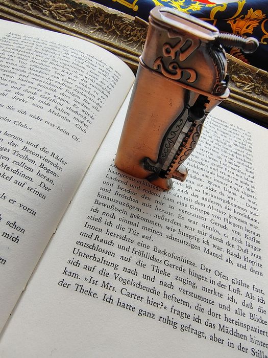 Brichetă metalică veche pentru colecționari