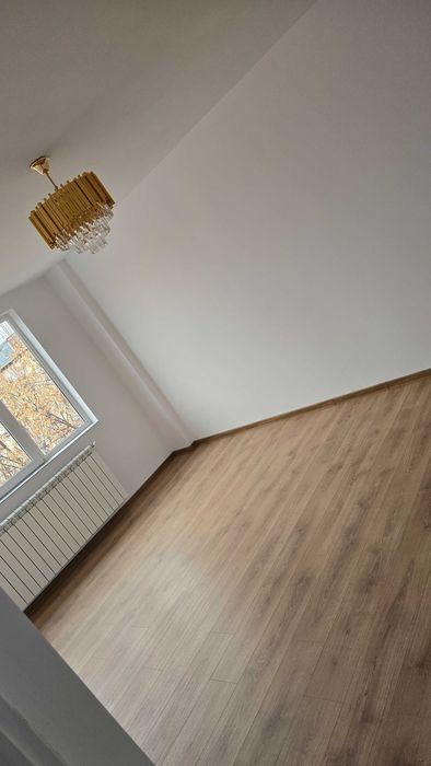 Apartament cu 3 camere Decomandat 2 bai 70 mp pe mijloc 62500