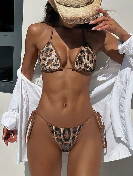 Модерен бански с леопардов принт