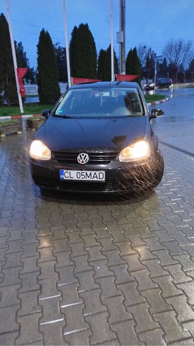 VW Golf 5  Mai multe detalii la telefon