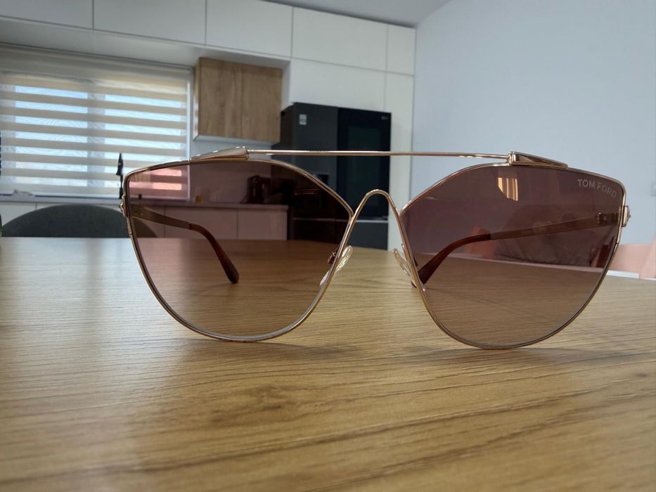 Ochelari de soare femei noi Tom Ford FT0563 28G 64